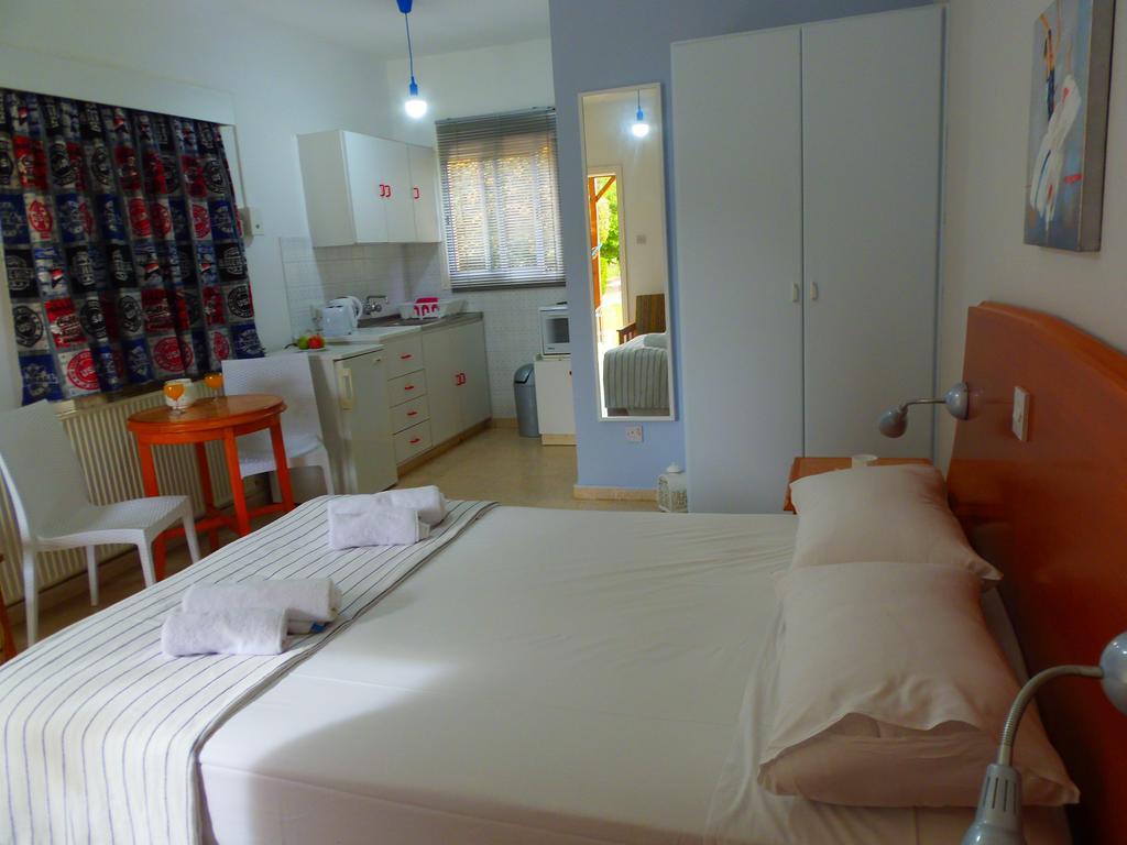 Light & Blue Gardens Apartment Protaras Bagian luar foto